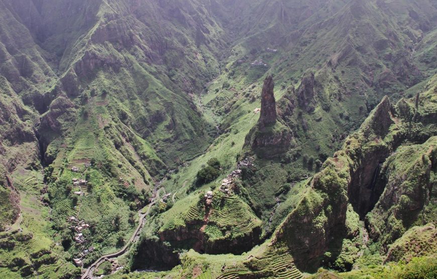 Santo Antao:Full-day walk through the Ribeira da Torre valley