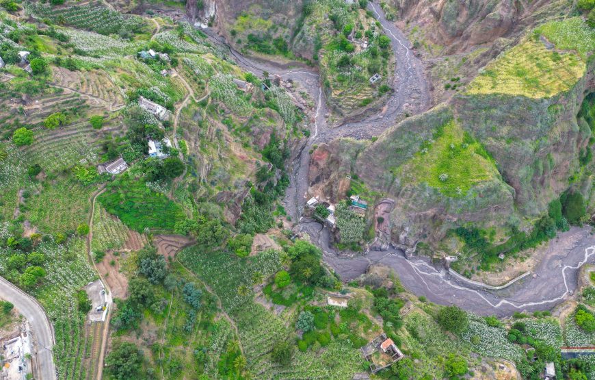 Santo Antao:Full-day walk through the Ribeira da Torre valley