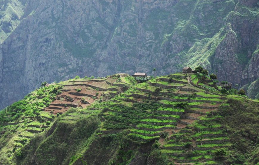 Santo Antao:Full-day walk through the Ribeira da Torre valley