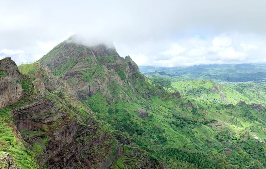 Santiago island: Explore Santa Cruz