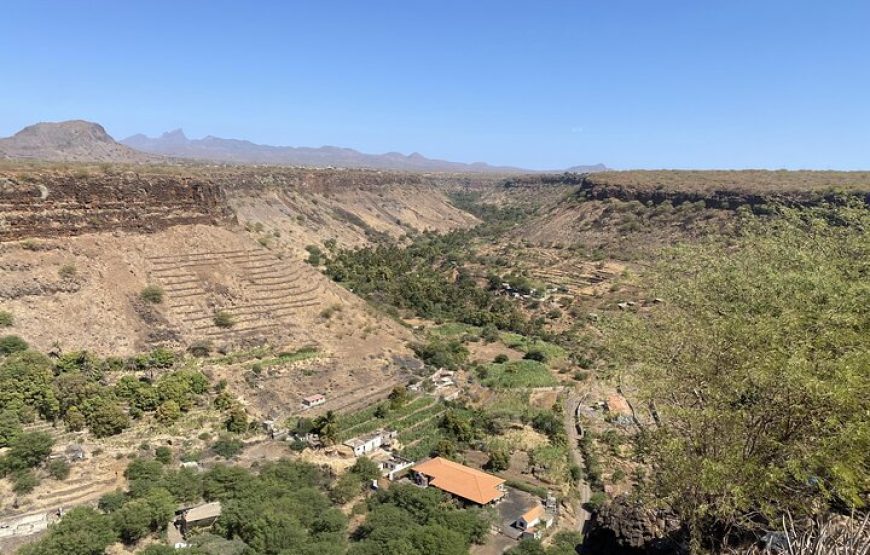 Santiago: Hike in the Calabaceira Valley and Visit Cidade Velha