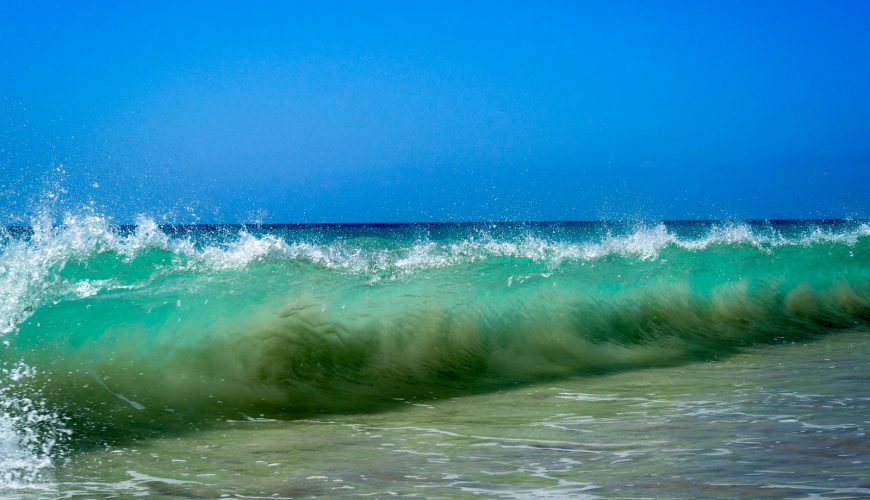 ocean waves under blue sky during daytime